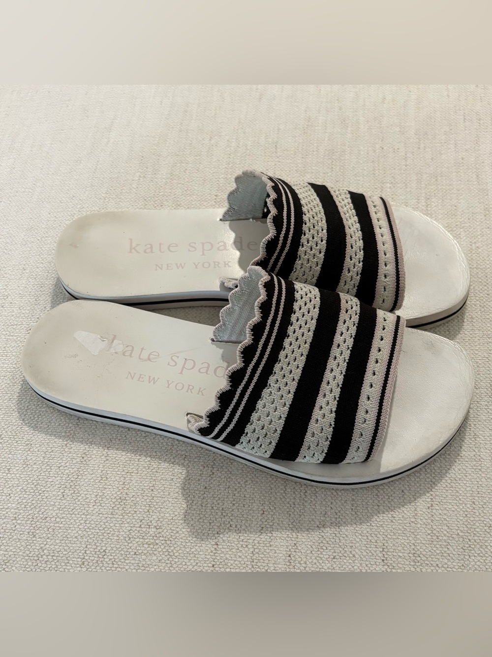 Kate Spade NY Festival Slide
Sandal White Black Pink Fabric
Shoes Sz 7 - Picture 5 of 5